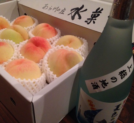 桃と日本酒